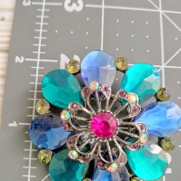 Tricolor Rhinestones Accents Floral Flower Brooch 2" - Picture 6 of 7